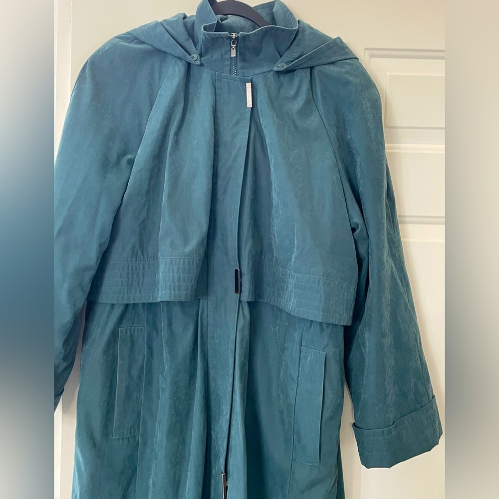 Elegant vintage hooded long coat, double breasted, 2 pockets. Teal color.